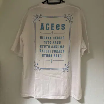 ACEES 멤버 이름이 들어간 티셔츠