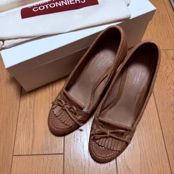 콩트와르 데코토니에 웨지솔 프린지 리본 펌프스 37