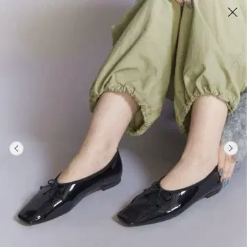 유나이티드 애로우즈 인조 가죽 에나멜 스퀘어 발레 슈즈 블랙