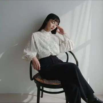 foufou 프론트 턱 레이스 블라우스