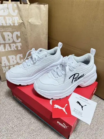 Puma 화이트 스니커즈