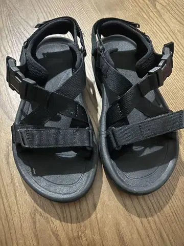 teva 샌들