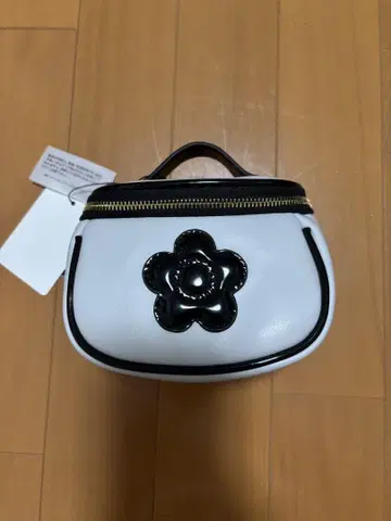 MARY QUANT 스무스 데이지 패치 라운드 베니티 S