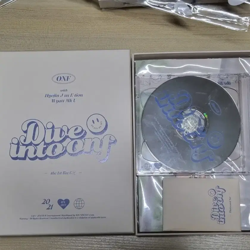 K-POP・アジア onf dive into onf DVD ONF THE 1ST REALITY [DIVE INTO ONF] DVDおよび韓国公式MD発売