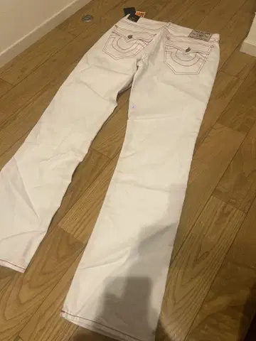 True religion 빨간색 스티치 화이트 데님