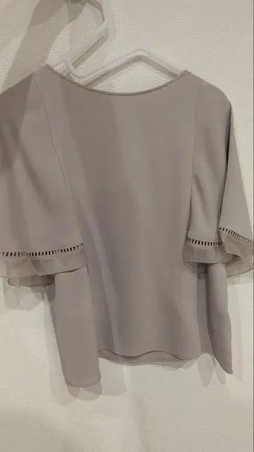 노블 래더 레이스 블라우스
