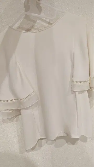 노블 래더 레이스 블라우스 화이트