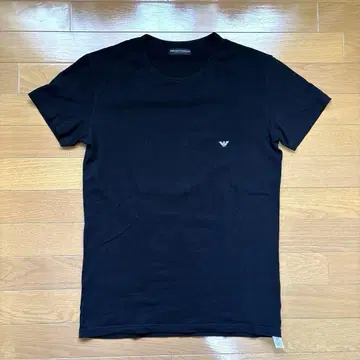 새상품급 엠포리오 아르마니 블랙 티셔츠 XL 사이즈 이글