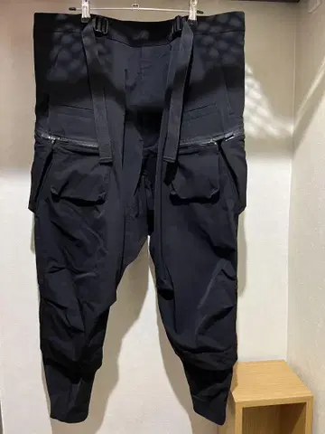 ACRONYM P23 사루엘 카고 팬츠
