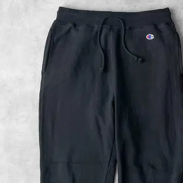 13643 챔피온 자수 로고 스웨트 팬츠 블랙 컬러