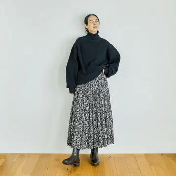 북유럽 생활용품점 Soi-e / 소와 / 꽃무늬 코튼 스커트 네이비