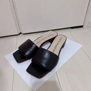 파비올루스콘니 샌들