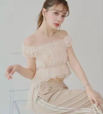 Chico 레이스 드롭 프릴 셔링 블라우스
