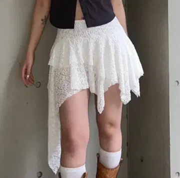 ACLENT 비대칭 레이스 미니 스커트