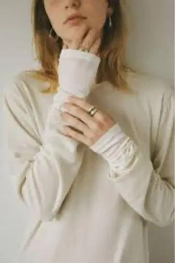 레이어드 소매 컷 탑