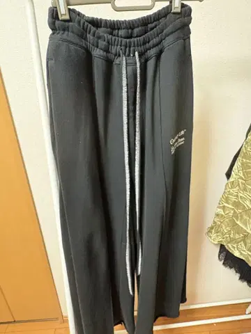 SHINYAKOZUKA ORDINARY HOME PANTALON-블랙