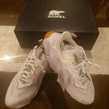 SOREL 화이트 스니커즈 24cm