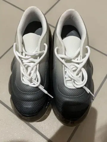 미키오 사카베 그라운즈 스니커즈 MOOPIE FAM WHITE