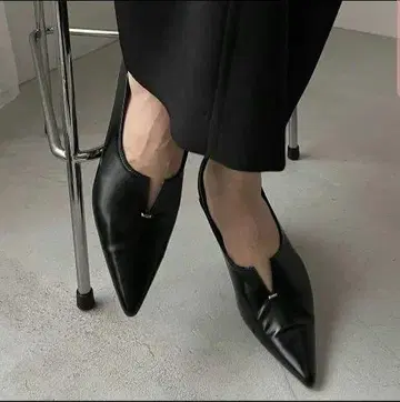CAPRICIEUXLEMAGE 카프리슈 레마쥬 스틸레토 펌프스