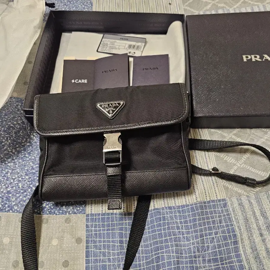 注目◇PRADA◇leather smartphone case◇ショルダーバッグ PRADA | 프라다 Prada rina Nylon and Saffiano Leather