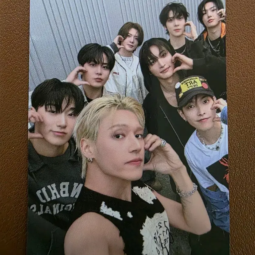 ATEEZ DUFFEL BAG ワルツ トレカつき　バッグ ATEEZ | 에이티즈 Ateez Duffle Bag Group Poca on Bunjang