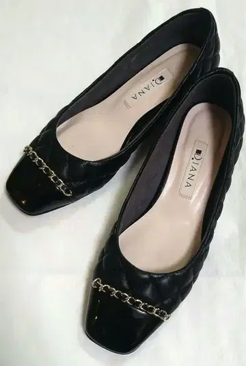 Diana 퀼팅 로우 힐 펌프스 21.5cm