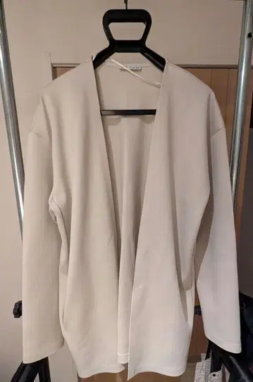 크림색 노카라 자켓