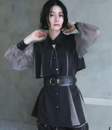 HARE 시어 절개 플리츠 셔츠
