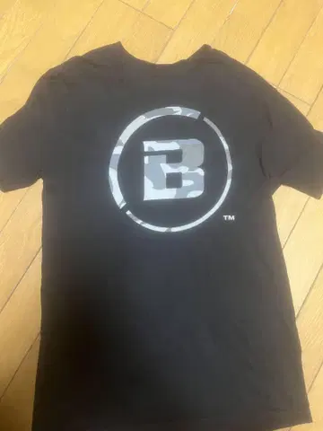 카모플라쥬 로고 블랙 티셔츠 베라톨 패션