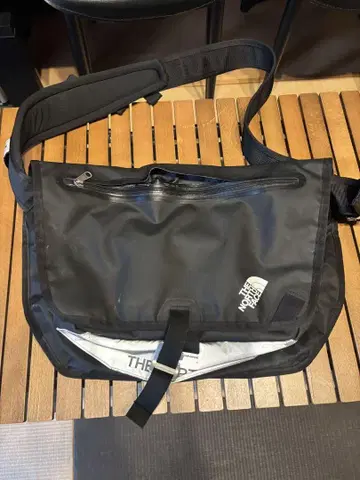THE NORTH FACE 블랙 숄더백 하자품