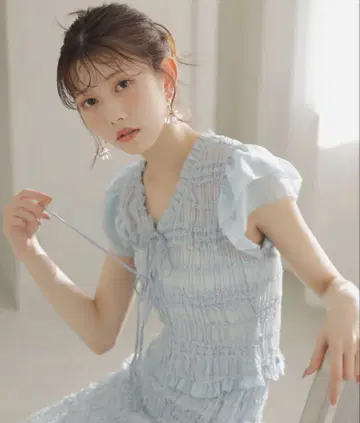 리엔다 [AKB48 치바 에리 씨 착용] 셔링 컷 탑 시어 탑
