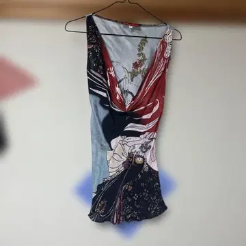 Christian Lacroix 아트 프린트 슬리브리스 탑 레이어드 착용