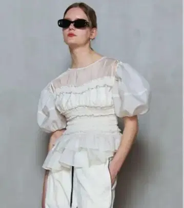 완판템 Sleeve Ruffle Blouse MAISON SPECIAL