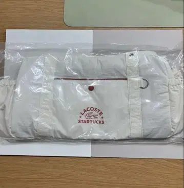 스타벅스 라코스테 콜라보 백 아이보리