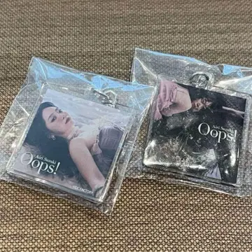 Oops! 스즈키 아이리 재킷 사진풍 아크릴 키링
