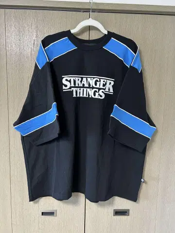 Little sunny bite STRANGER THINGS 티셔츠 M