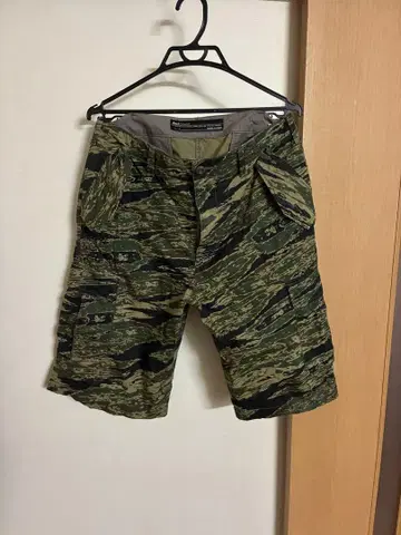 백채널 고스트 라이온 카모 하프 팬츠 카모플라쥬 타이거 카모