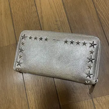 JIMMY CHOO 실버 장지갑 스타 스터드