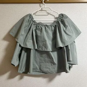 오프숄더 상의