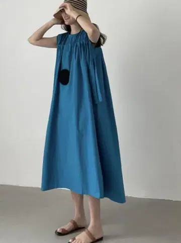 프렌치 슬리브 백 플리츠 원피스