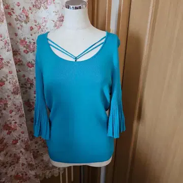 터콰이즈 플레어 소매 상의