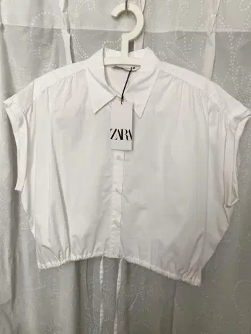 자라 화이트 크롭 셔츠 M 사이즈