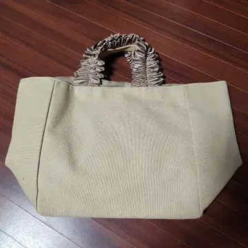 새상품 헤이니 Cachellie 프릴 핸들 토트백 베이지