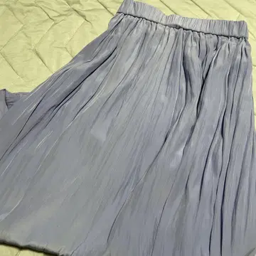 연보라색 플리츠 롱 스커트
