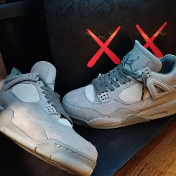 KAWS Air Jordan 4 Grey 스니커즈
