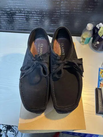 CLARKS Wallabee 블랙 스웨이드 신발