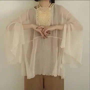 새상품급 Eaphi 24ss 마크라메 조합 블라우스