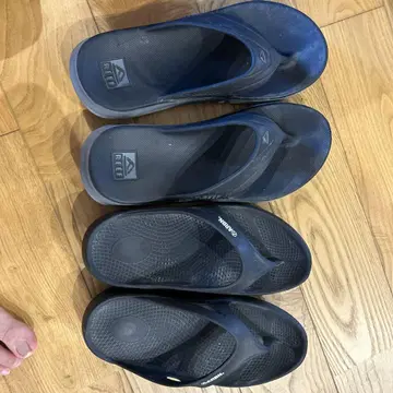 REEF 블랙 액티브 샌들과 ARBN 샌들 고급