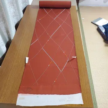 빨간색 다이아몬드 패턴의 실크 옷감, 쇼와 레트로