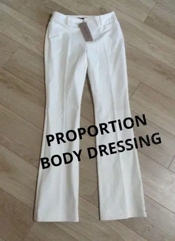 PROPORTION BODY DRESSING 화이트 팬츠